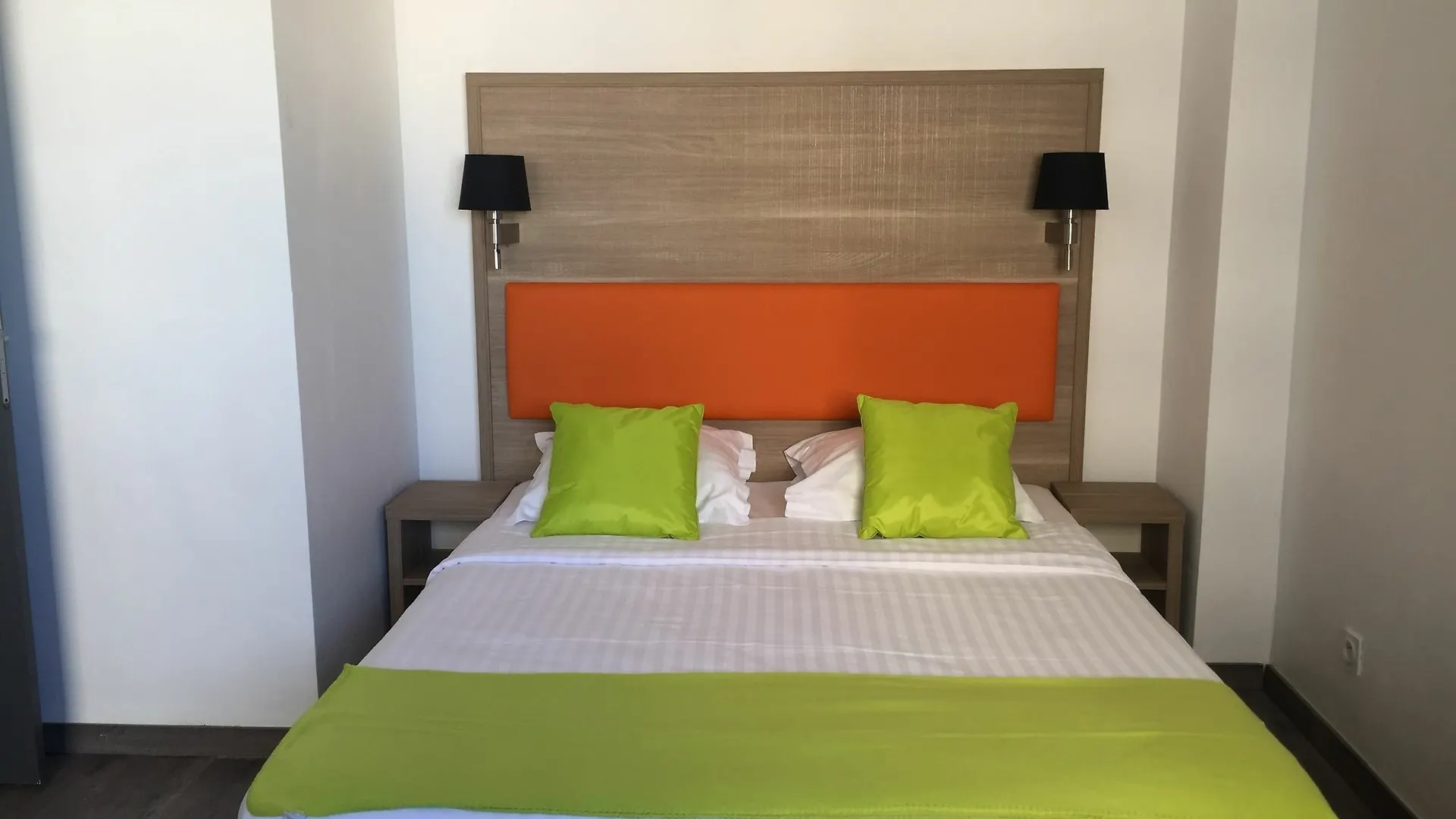 ***  Le Royal Aparthotel Marseille France